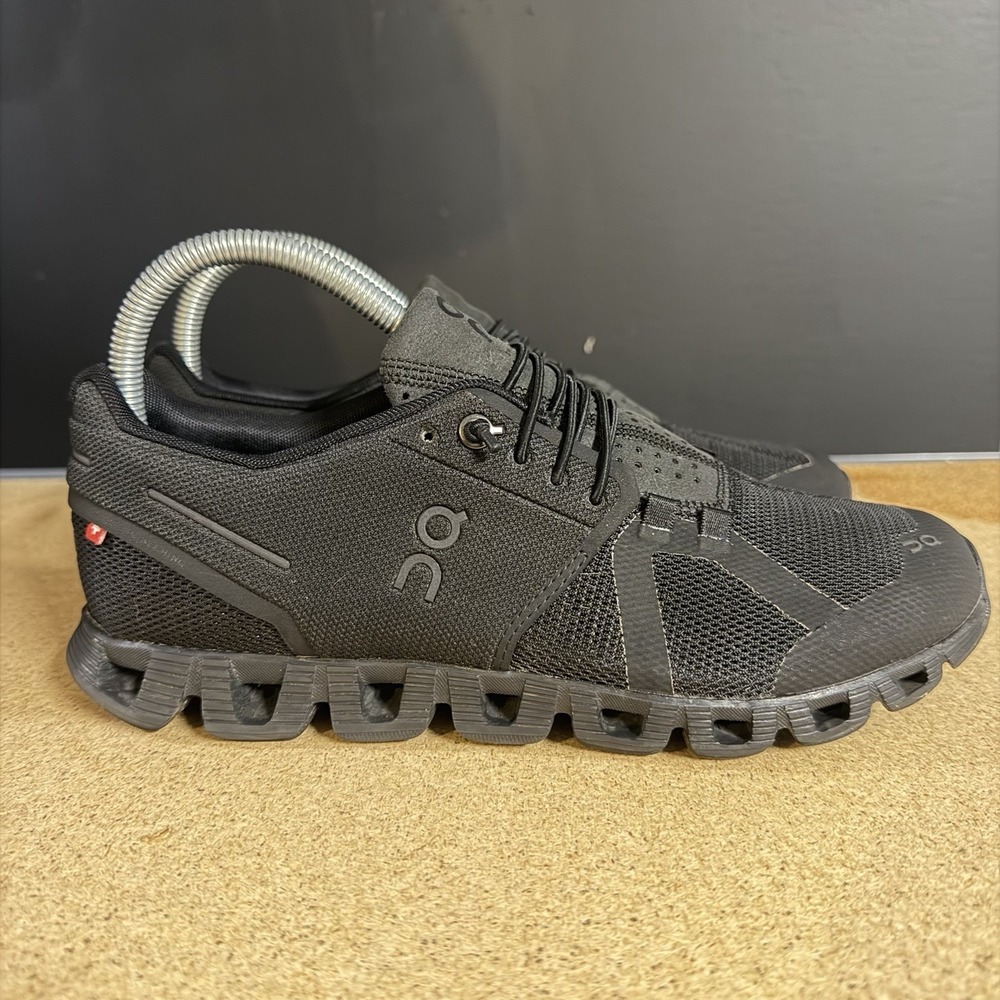 ON Cloud 5 All Black Women's Sz 8 Running Shoes Comfort Active Sporty Light